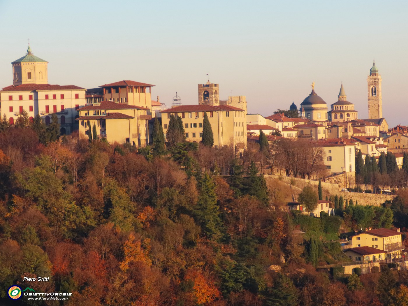 68 Da Via Sudorno Città Alta colorata di tardo autunno.JPG